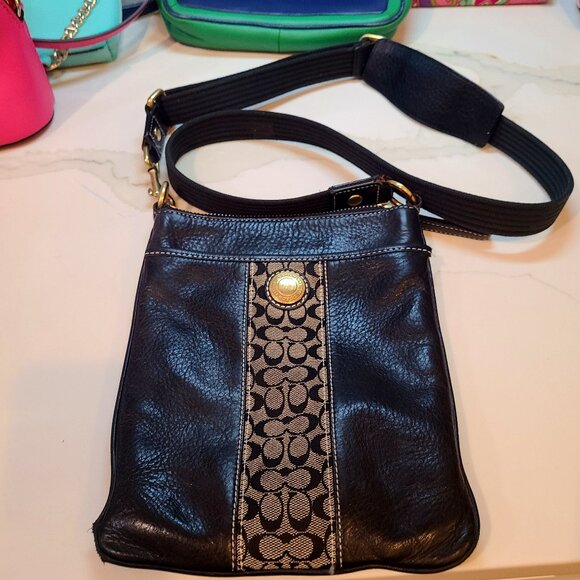 Coach Handbags - 2006 Coach Leather Crossbody Purse Bag Pebble Black EUC